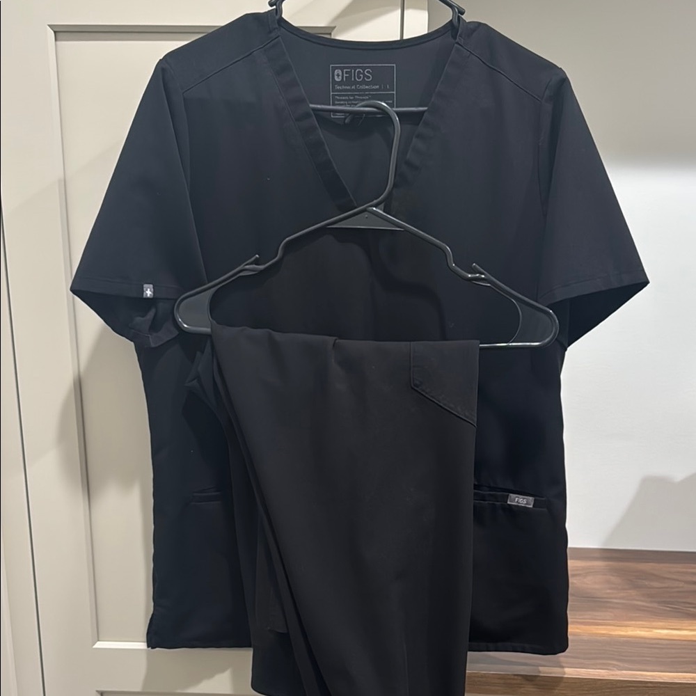 Figs Black Scrubs Large Top Large Petite Jogger Bottoms